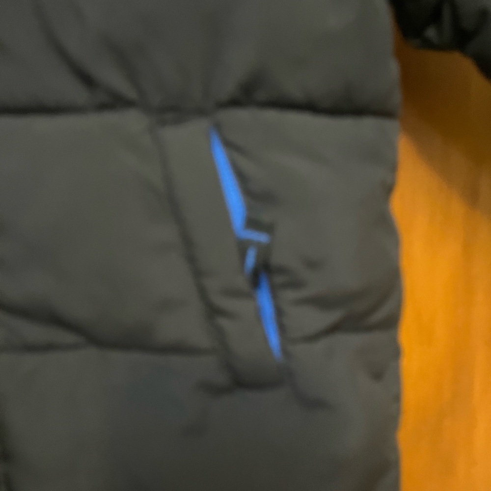 Amazon Essentials Kids Jacket - Picture 4 of 7